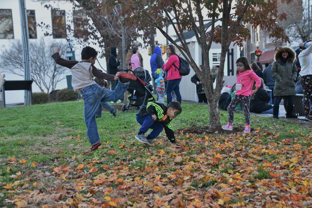 tree lighting 11-2019 240 (1024x683).jpg